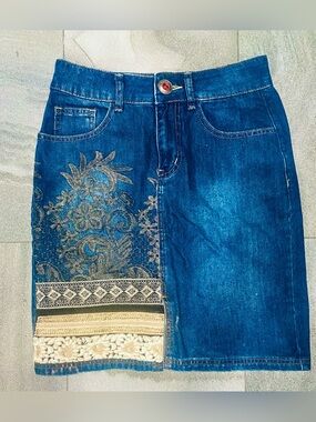 Vintage Women’s Desigual Denim Skirt with Embroidered Crochet Detail Sz 28